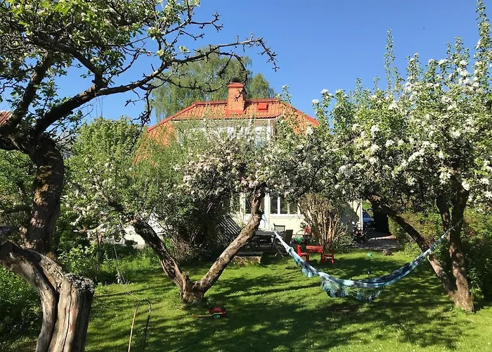 Private House From 1911 Own Garden 10 Mins To City