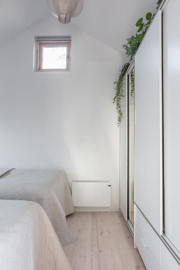 Vakantiehuis Sparkling Newly Built House Close To & Nature Stockholm