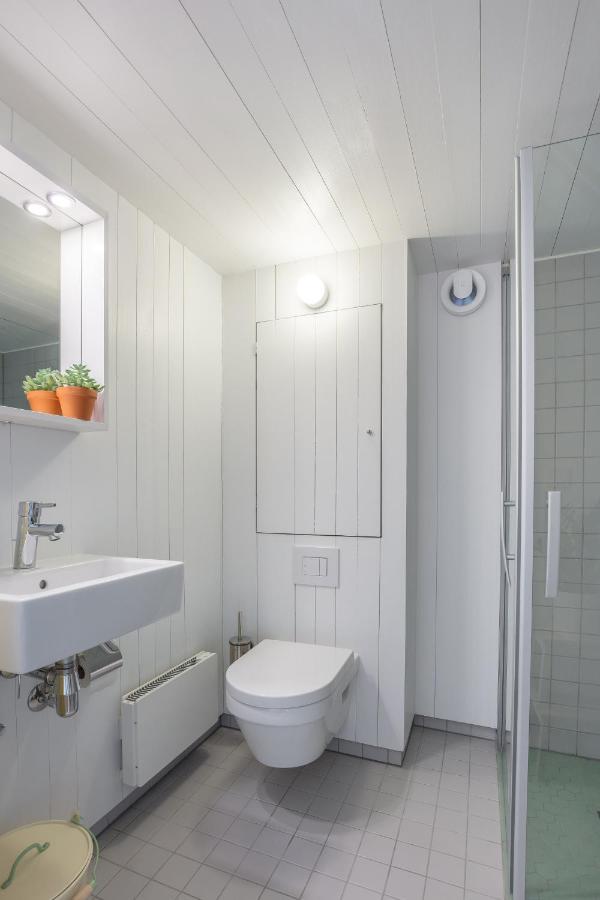 Vakantiehuis Sparkling Newly Built House Close To & Nature