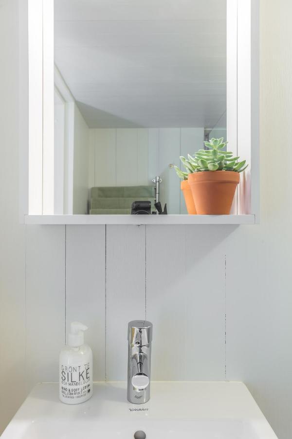 Vakantiehuis Sparkling Newly Built House Close To & Nature Stockholm