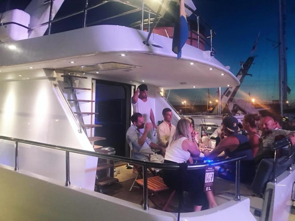 Botel Luxurious Yacht