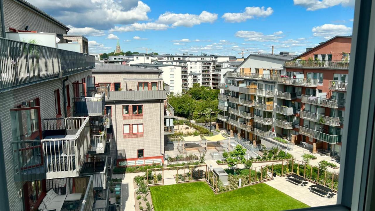 Private In Hammarby Sjoestad, Common Space Shared! Homestay *