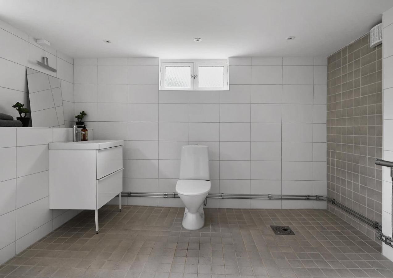 Luxurious & Cozy 2 Train Stops To City King Beds Holiday home Stockholm