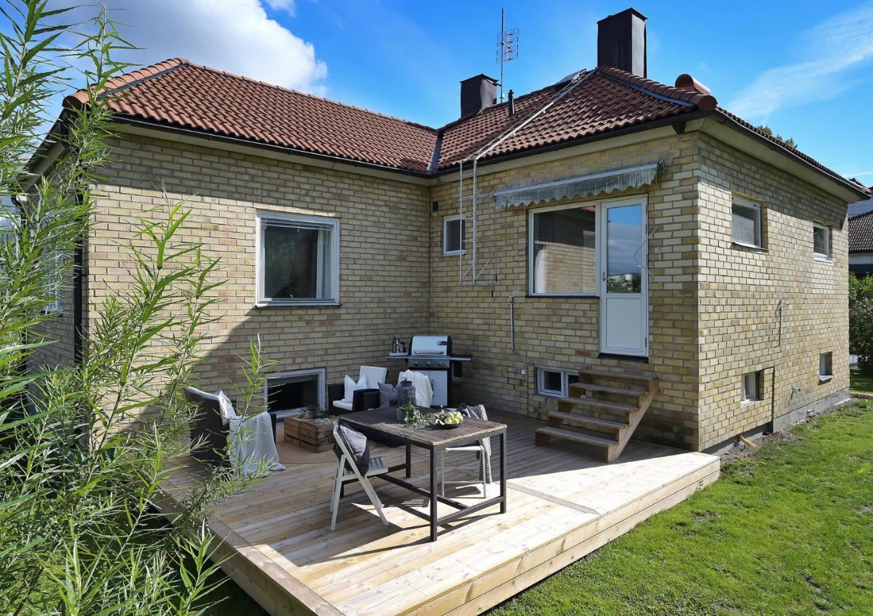 Luxurious & Cozy 2 Train Stops To City King Beds Holiday home Stockholm