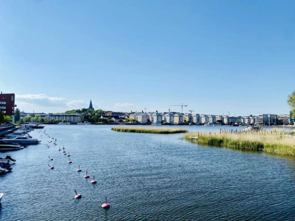 Private In Hammarby Sjoestad, Common Space Shared! Homestay *