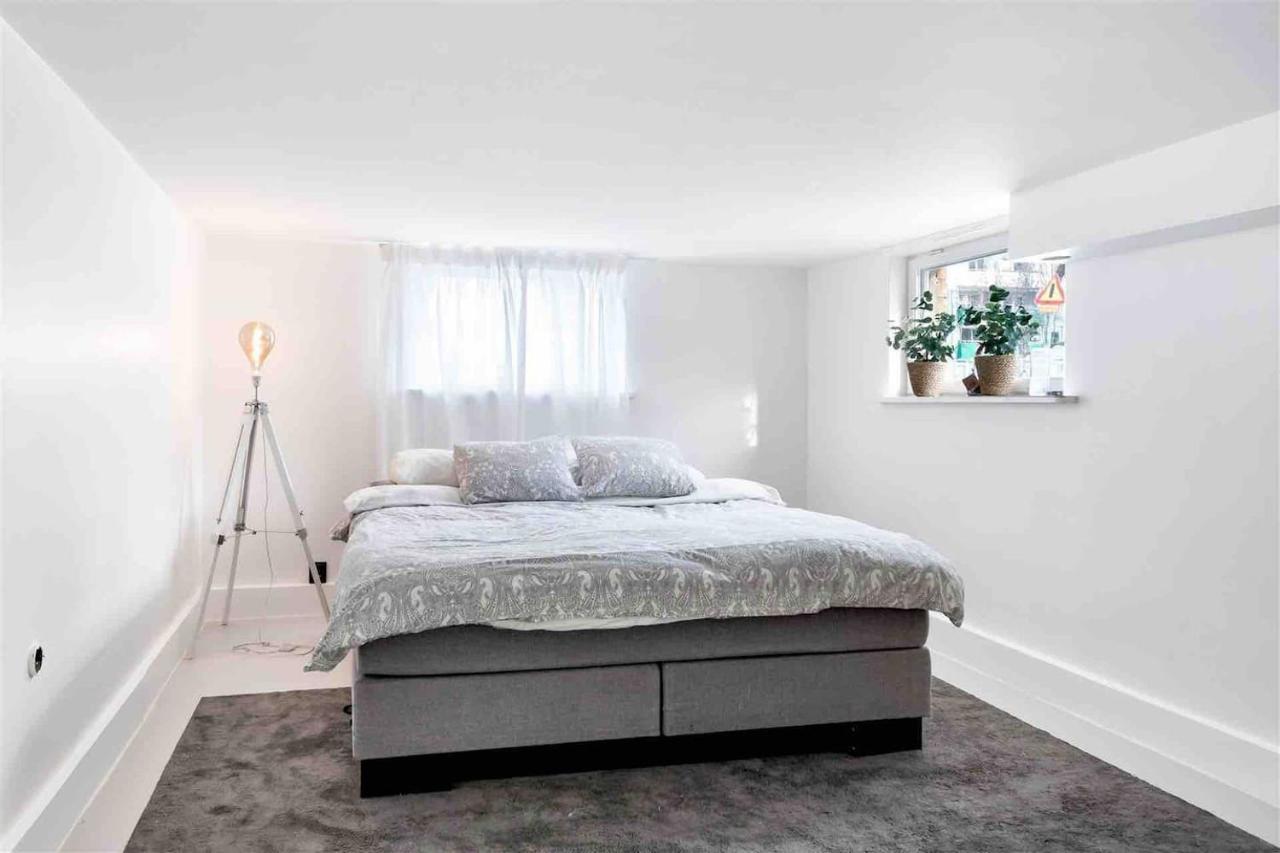 Luxurious & Cozy 2 Train Stops To City King Beds Holiday home
