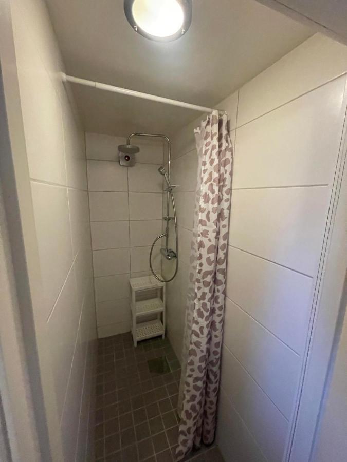 Private With Own Entrance Near Airport And Center! Rum i privatbostad Stockholm