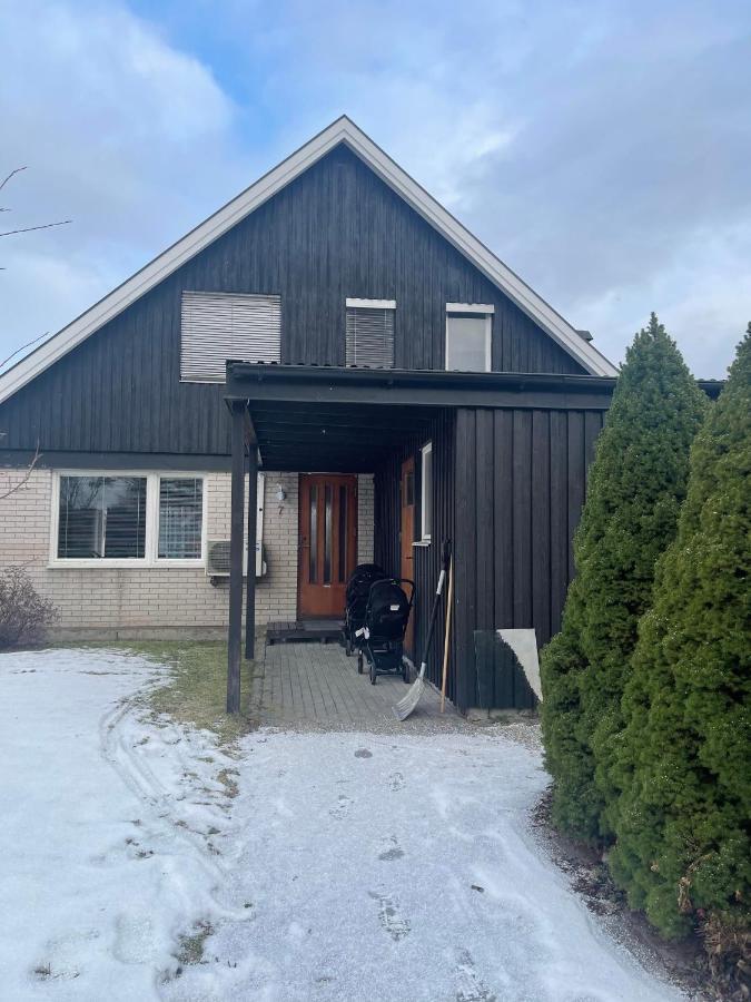 Private With Own Entrance Near Airport And Center!