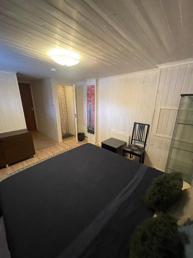 Rum i privatbostad Private With Own Entrance Near Airport And Center!