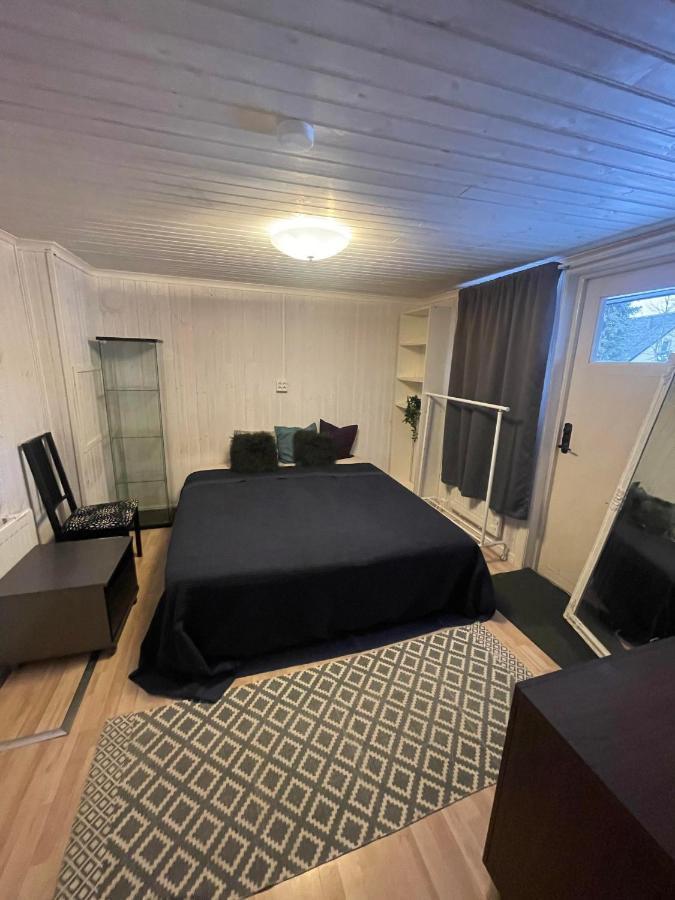 Private With Own Entrance Near Airport And Center! Rum i privatbostad Stockholm