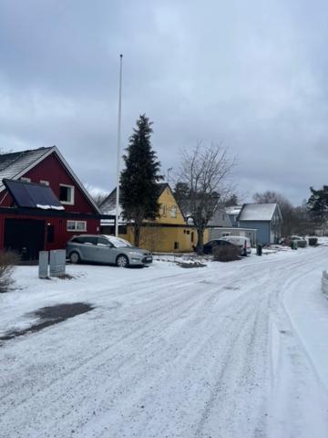 Private With Own Entrance Near Airport And Center! Rum i privatbostad *