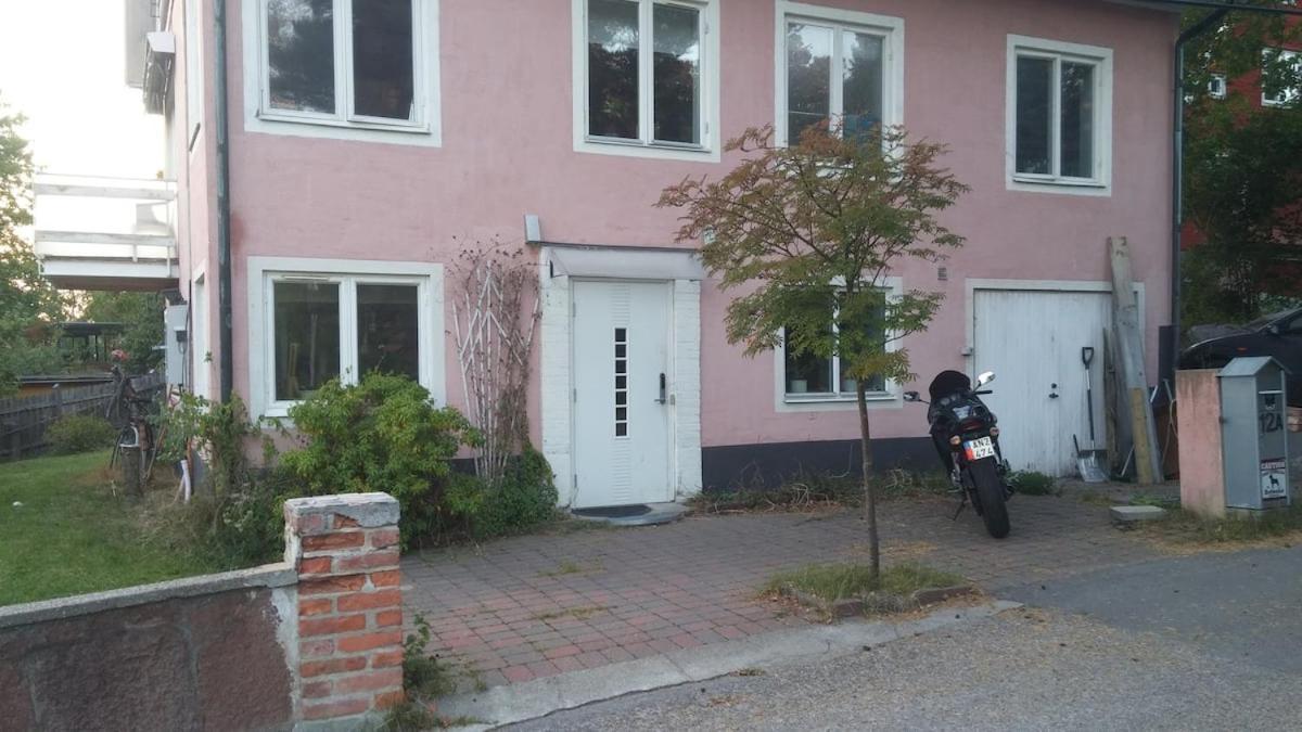 Pink House Room#2