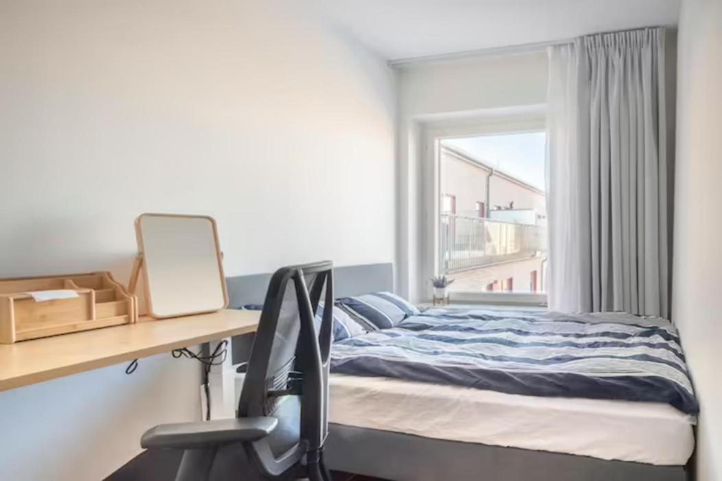 Private In Hammarby Sjoestad, Common Space Shared! Homestay *