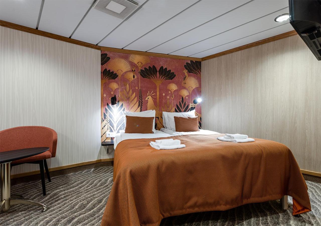 Viking Line Ferry Gabriella - 2-night Cruise Stockholm-helsinki-stockholm  *