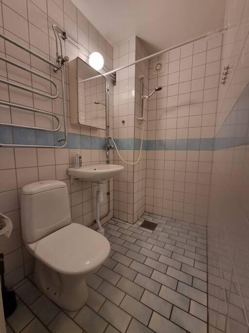 Budget Friendly Studio Close To The Center.