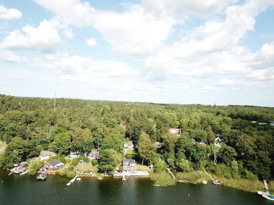 Waterfront House With Jacuzzi & Jetty In Holiday home Stockholm