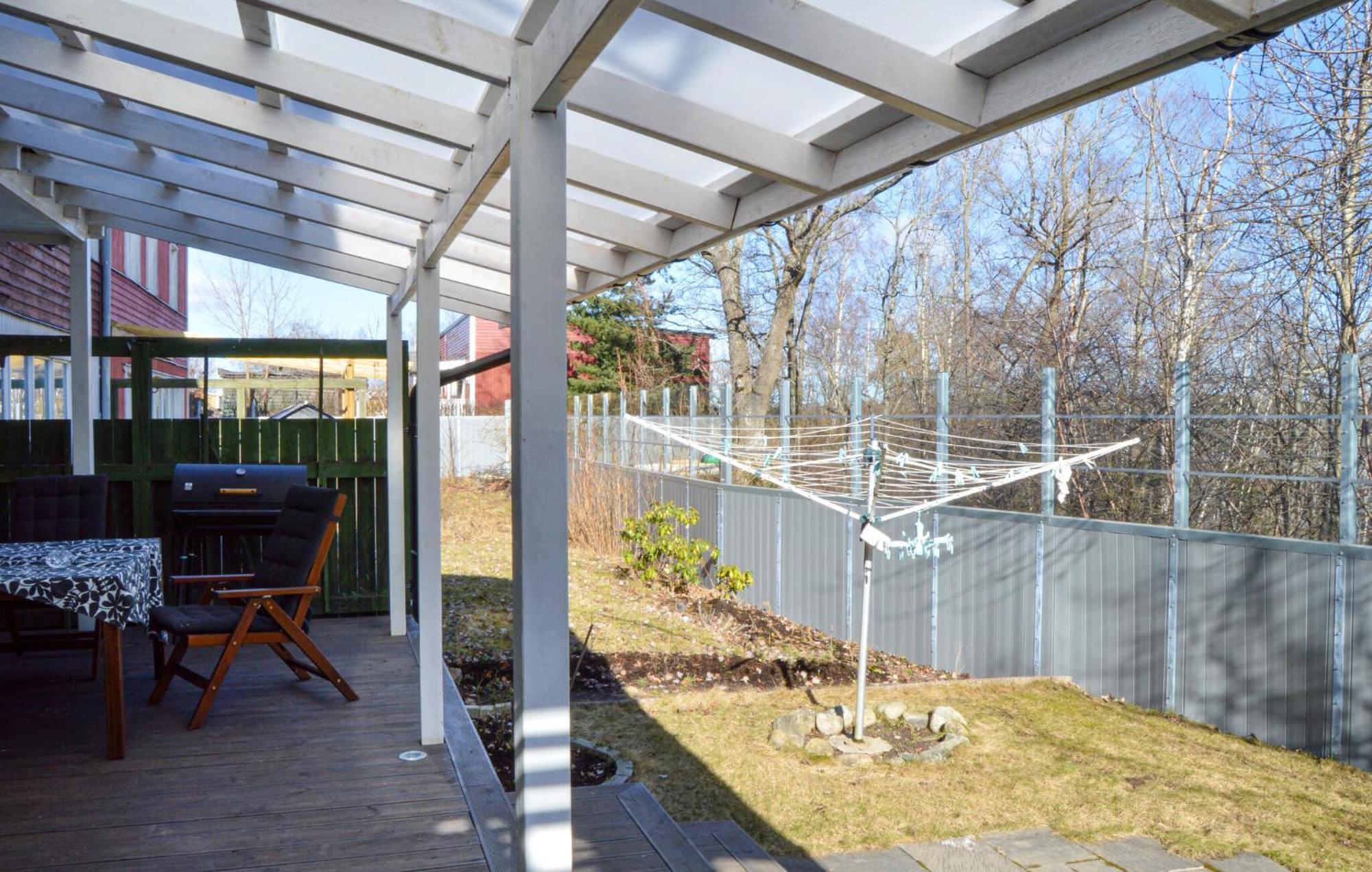 2 Bedroom Amazing In Skaerholmen Lägenhet Stockholm