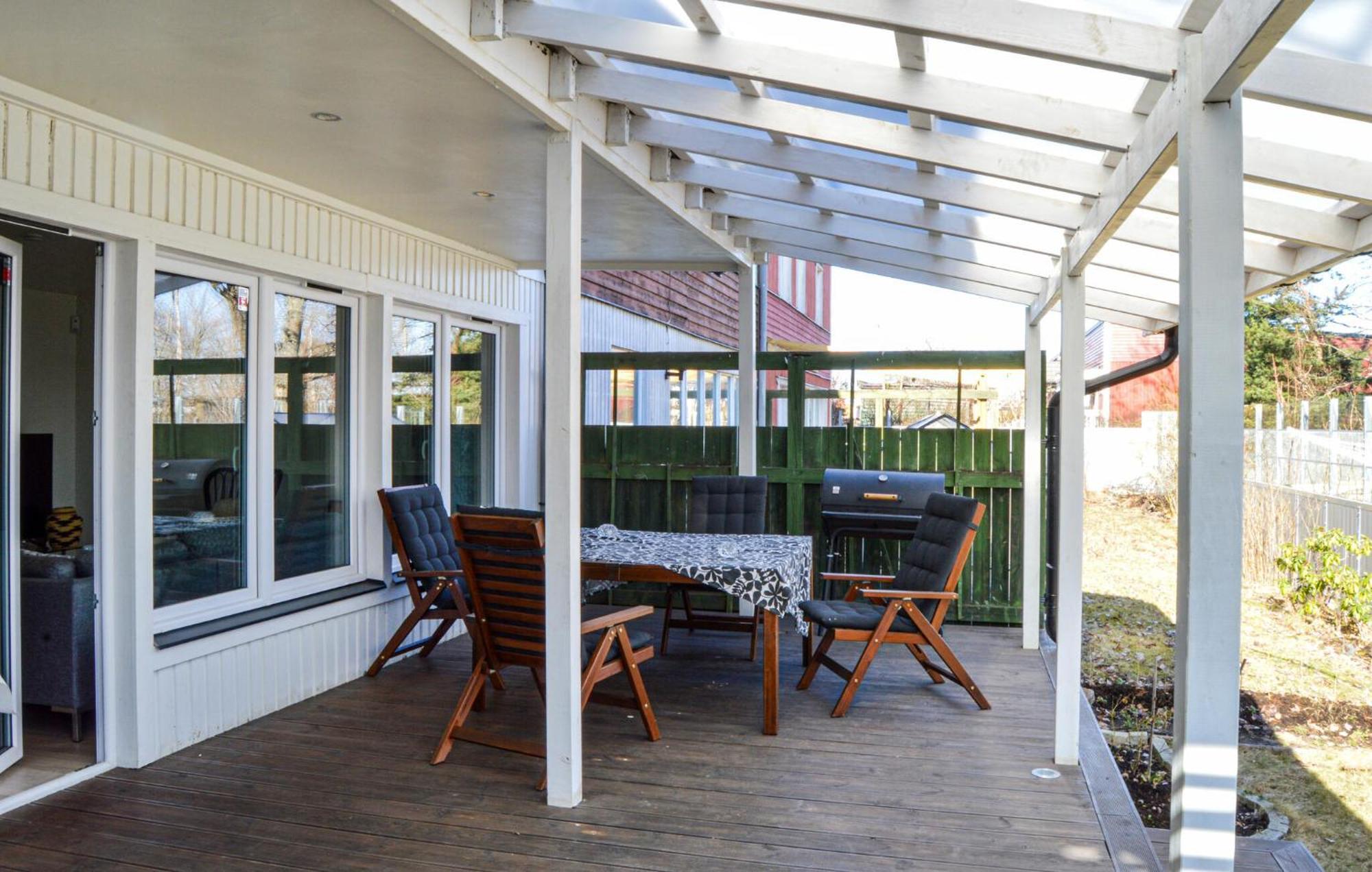 2 Bedroom Amazing In Skaerholmen Lägenhet *