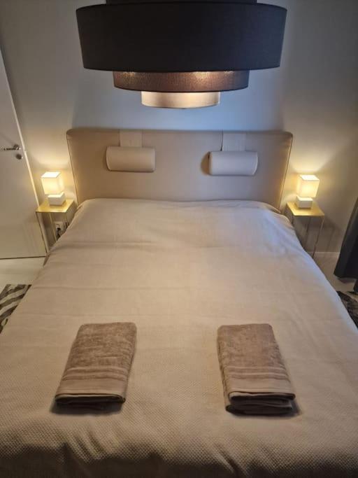 Modern With Bathroom, No Kitchen And Your Own Entrance Lägenhet Stockholm