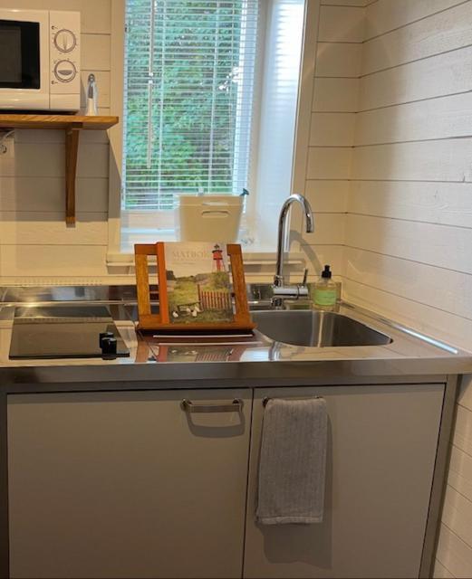 Mysig I Stavnaes By- Sommarhamn, Vaermdoe *