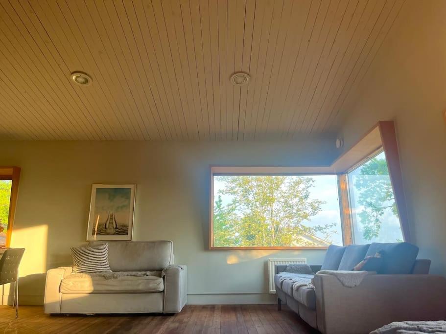 Mysigt Sommarhus Med Havsutsikt Och Bastu Vakantiehuis