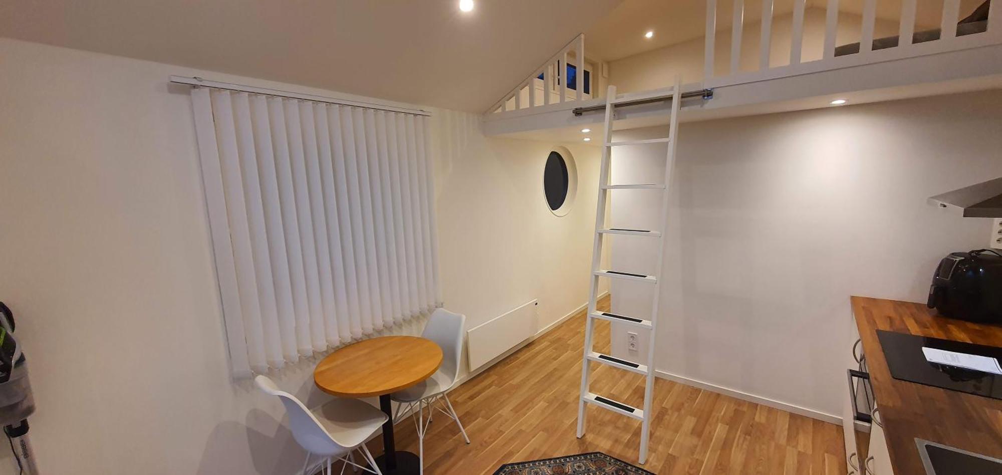 Smakfullt Attefallshus Med Stort Loft Naera Naturen Apartment