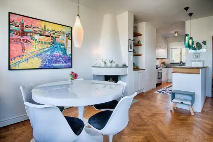 Spacious 5 Bedroom House In Villa *