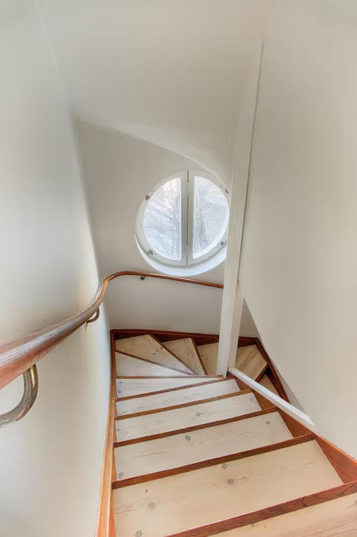Spacious 5 Bedroom House In Stockholm