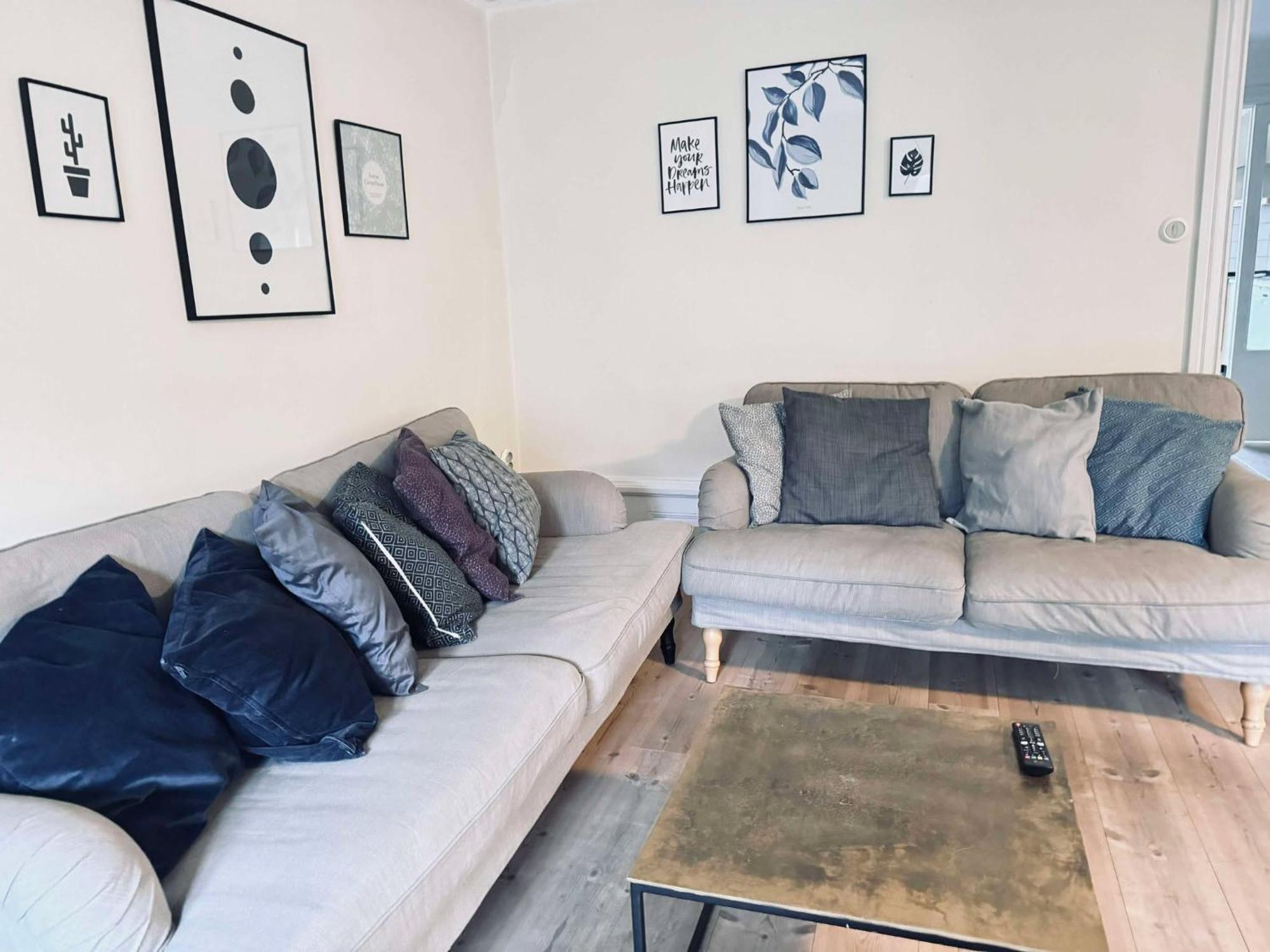 Apartment Spacious Flat For Large Group Stockholm