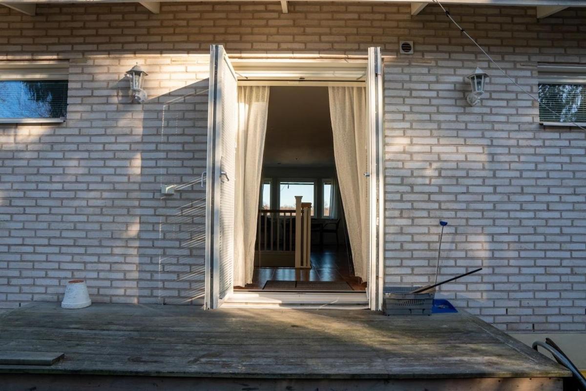 Family Friendly - 6 Bedrooms *