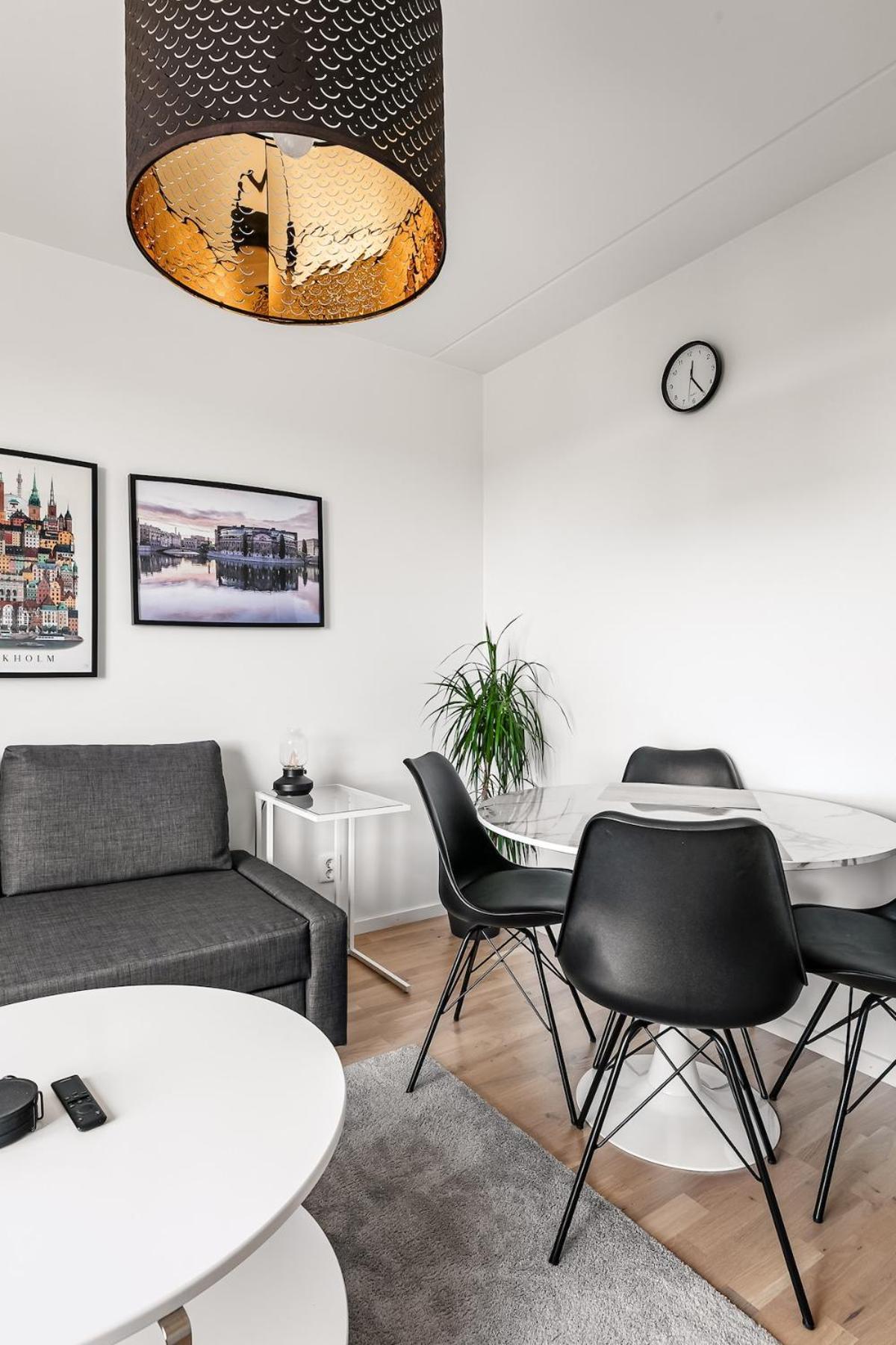 Scandinavian Comfort In Aelvsjoe Apartment *