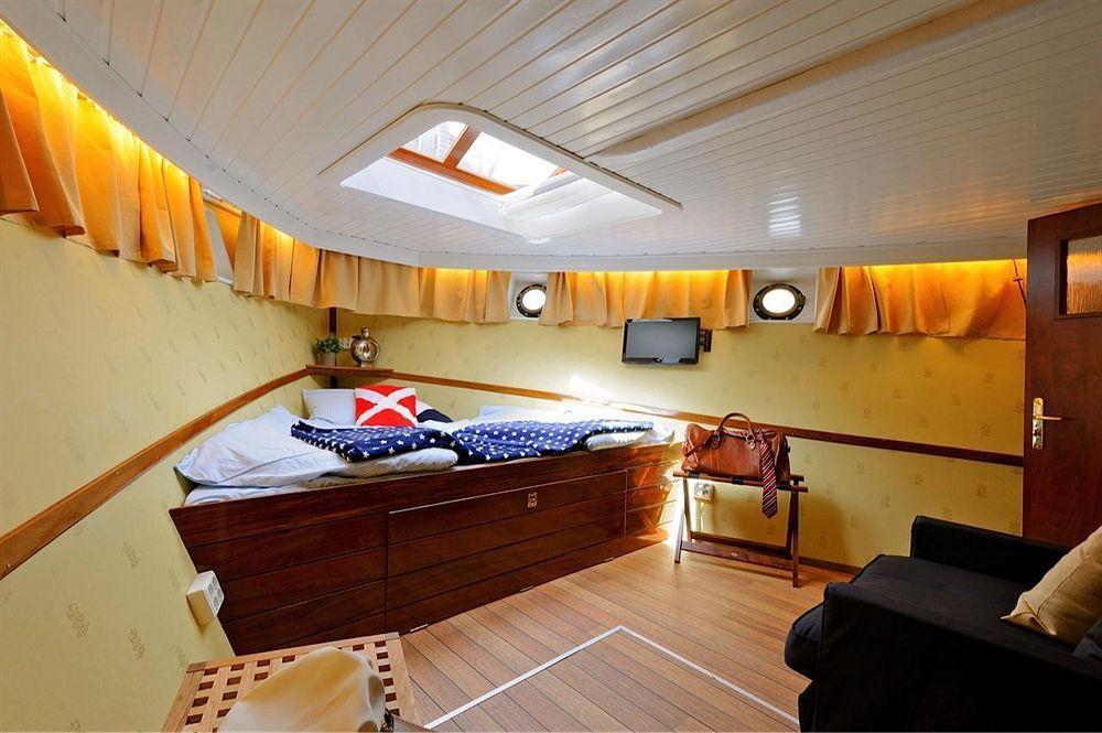 Botel M/s Monika