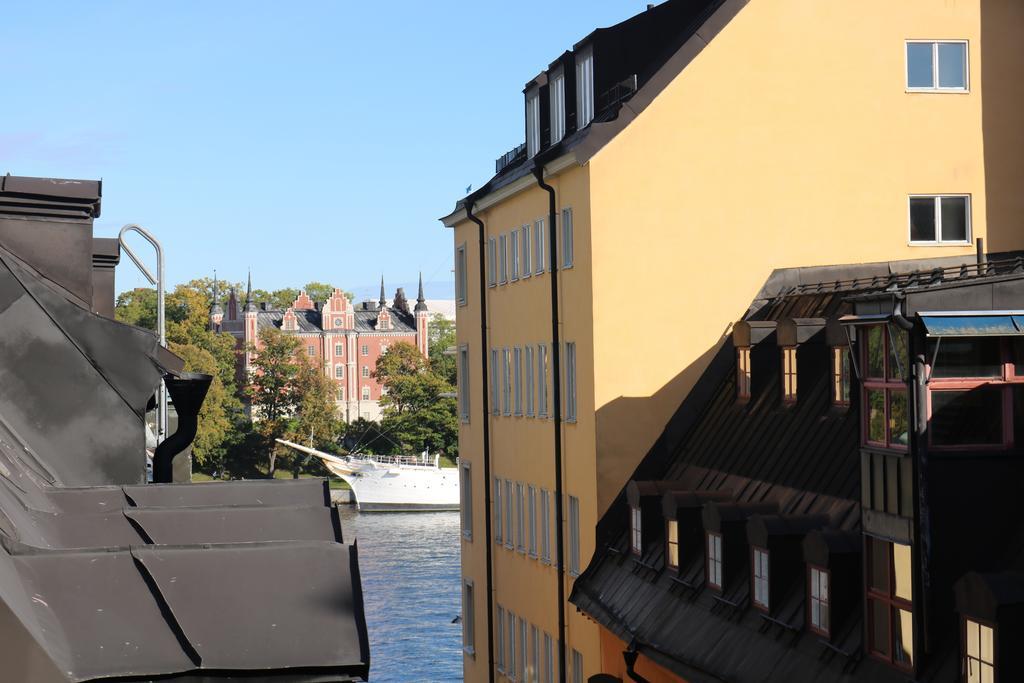 Divine Living - * Stockholm