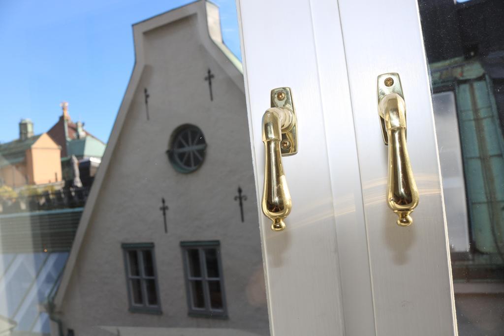 Divine Living - * Stockholm