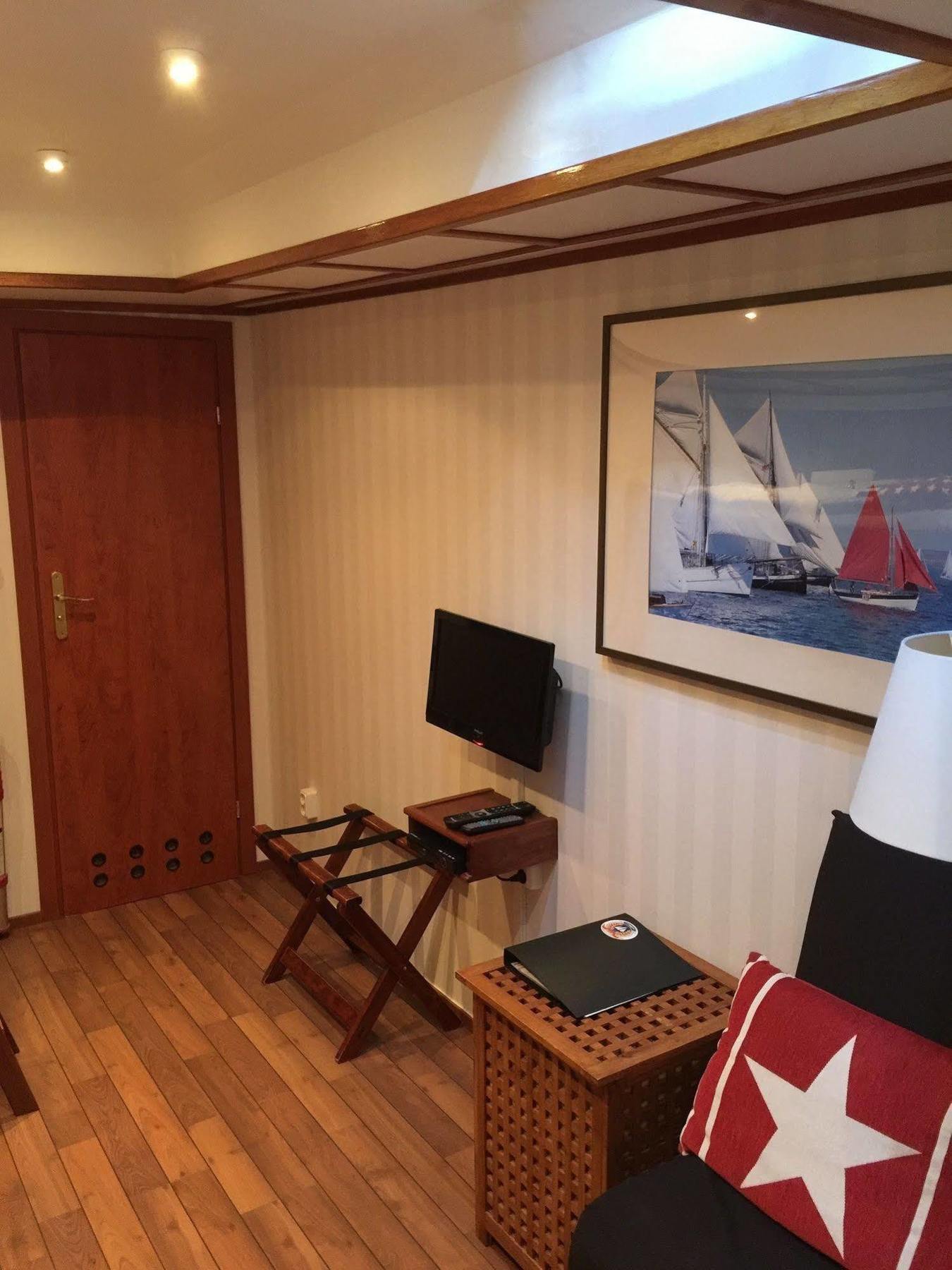 Botel M/s Monika