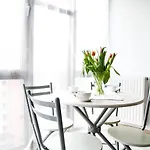 Apartement 24, Hotell