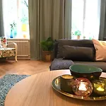 Artistic And Light 2 Room Apartment In Sofo 65Sqm