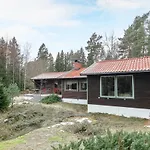 Luxury Family Home Near The Water For Eight People