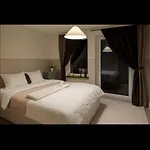 Sunny Stay In Top Floor Room
