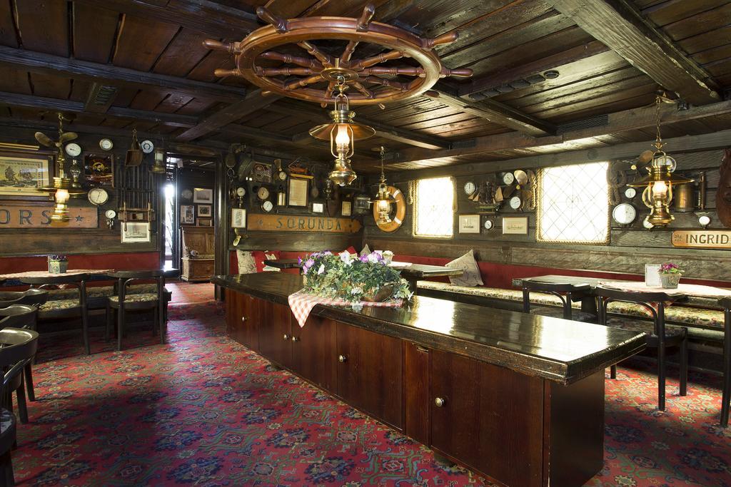 Botel Den Roeda Baten