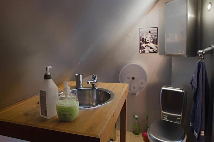 Acomodação com café da manhã  Pink House Room#1 Estocolmo