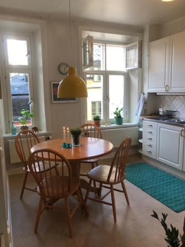 Stylish & Light 2 In Sofo, 60sqm Apartment