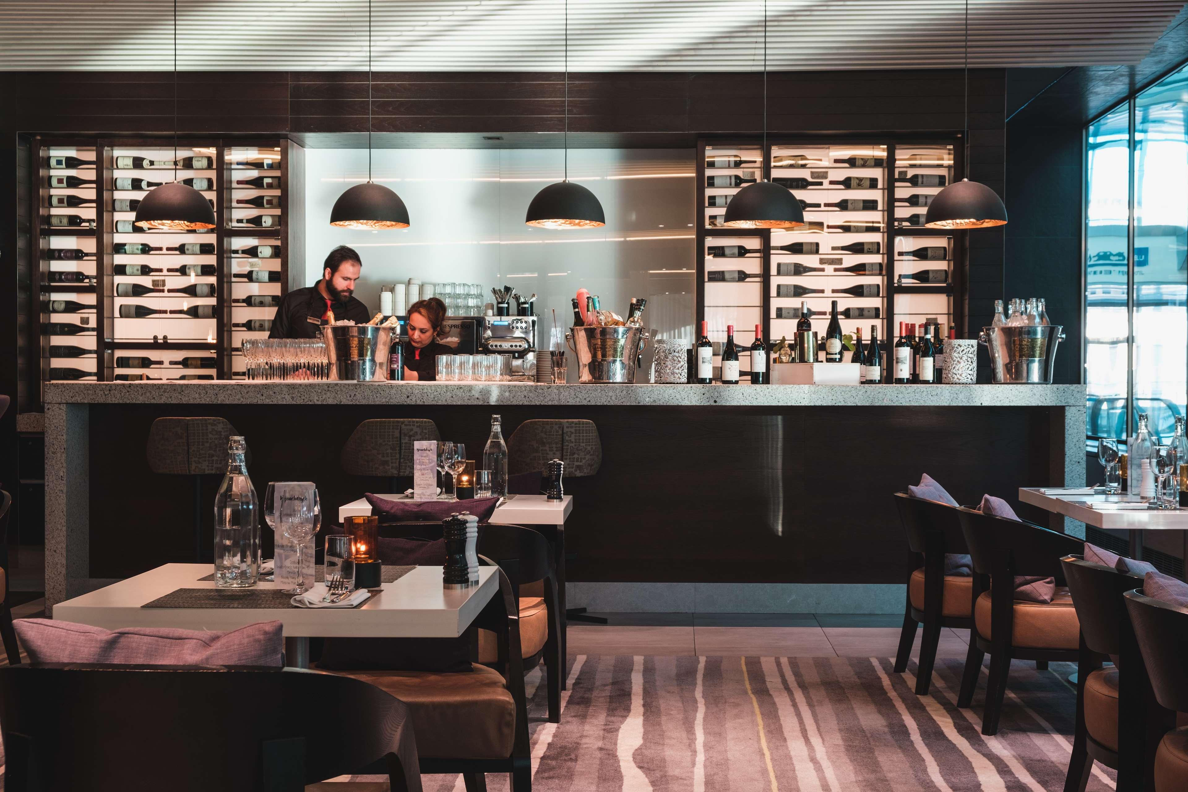 Radisson Blu Waterfront Hotel, 4*