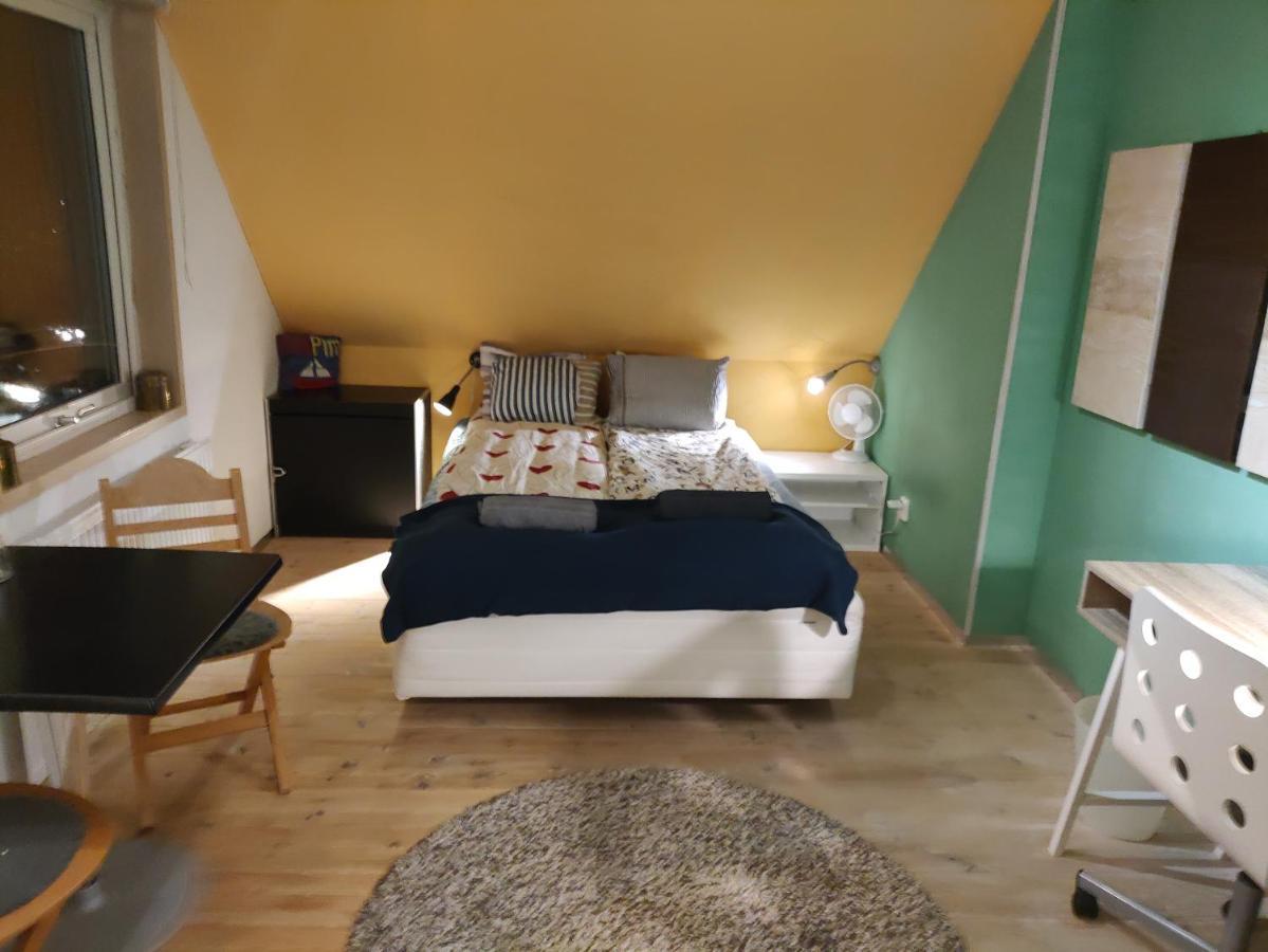Pink House Room#1
