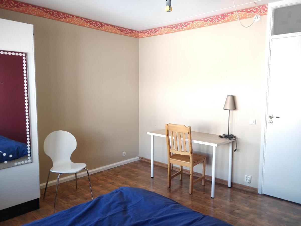 Large Room, Near Kista Galleria, Privatunterkunft Stockholm