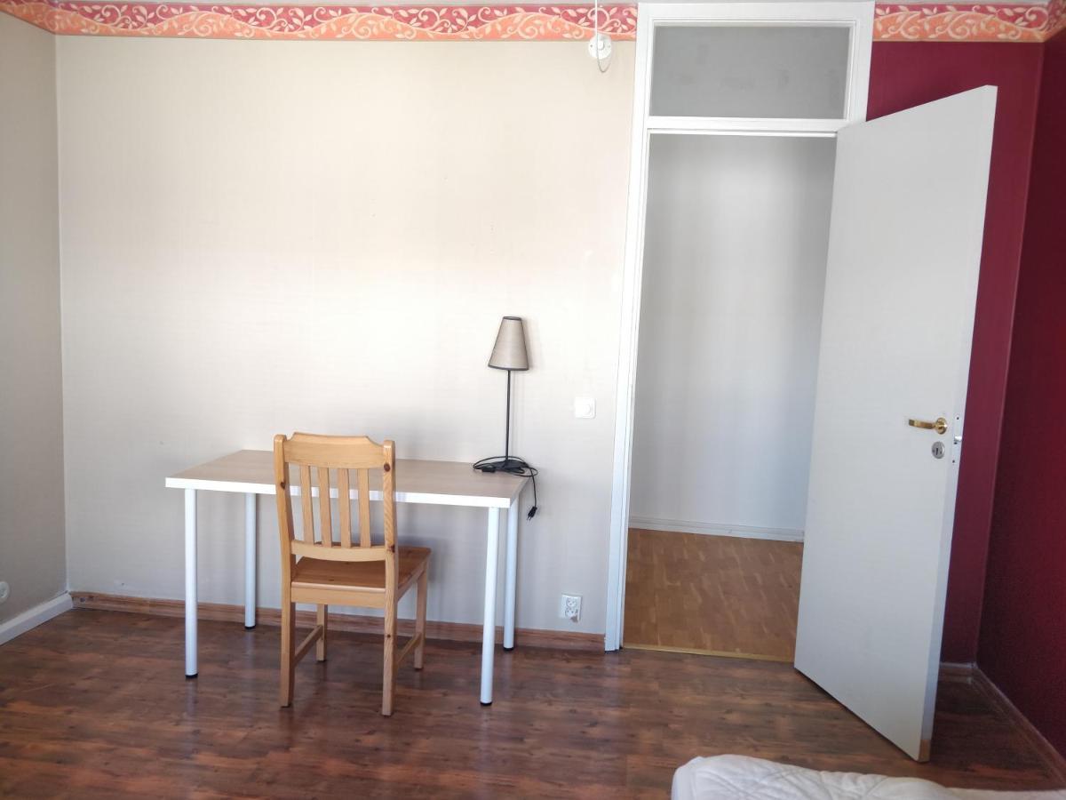 Privatunterkunft Large Room, Near Kista Galleria,
