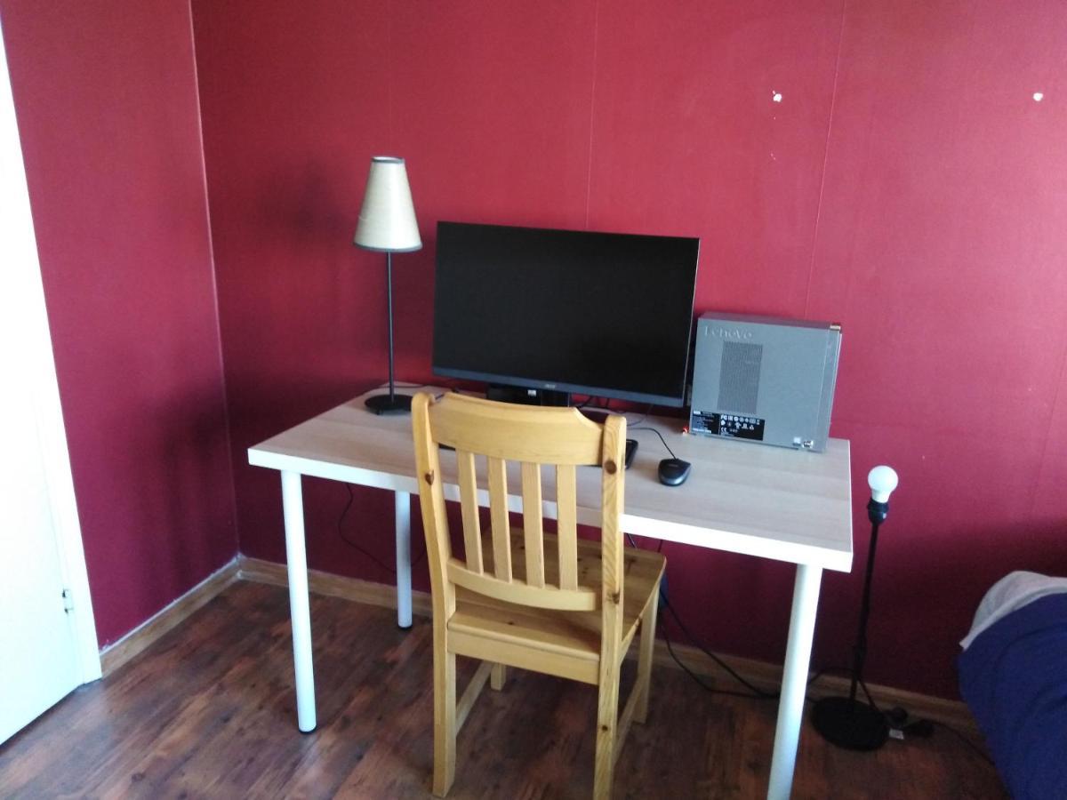 Privatunterkunft Large Room, Near Kista Galleria,