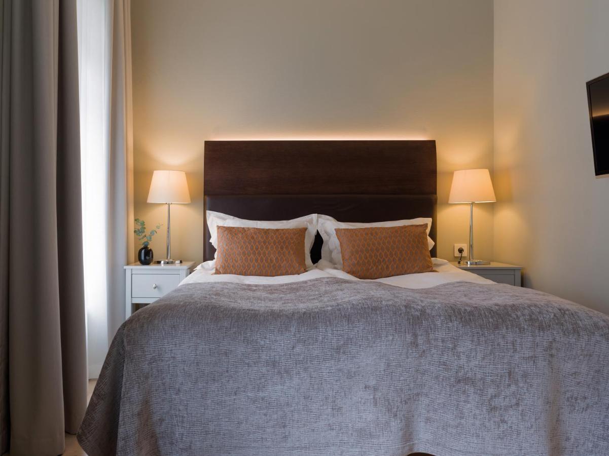 Elite Adlon Hotel 4*