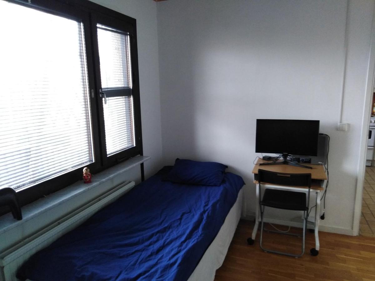 Large Room, Near Kista Galleria, Privatunterkunft Stockholm