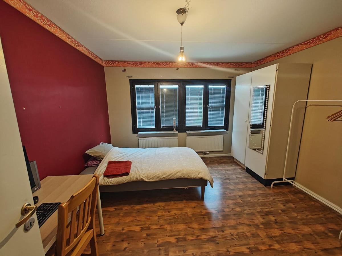 Large Room, Near Kista Galleria, Privatunterkunft *